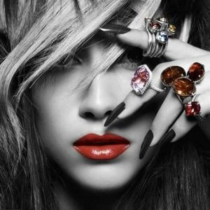 IVEA Nails – маникюр, педикюр, ноктопластика и козметични услуги.